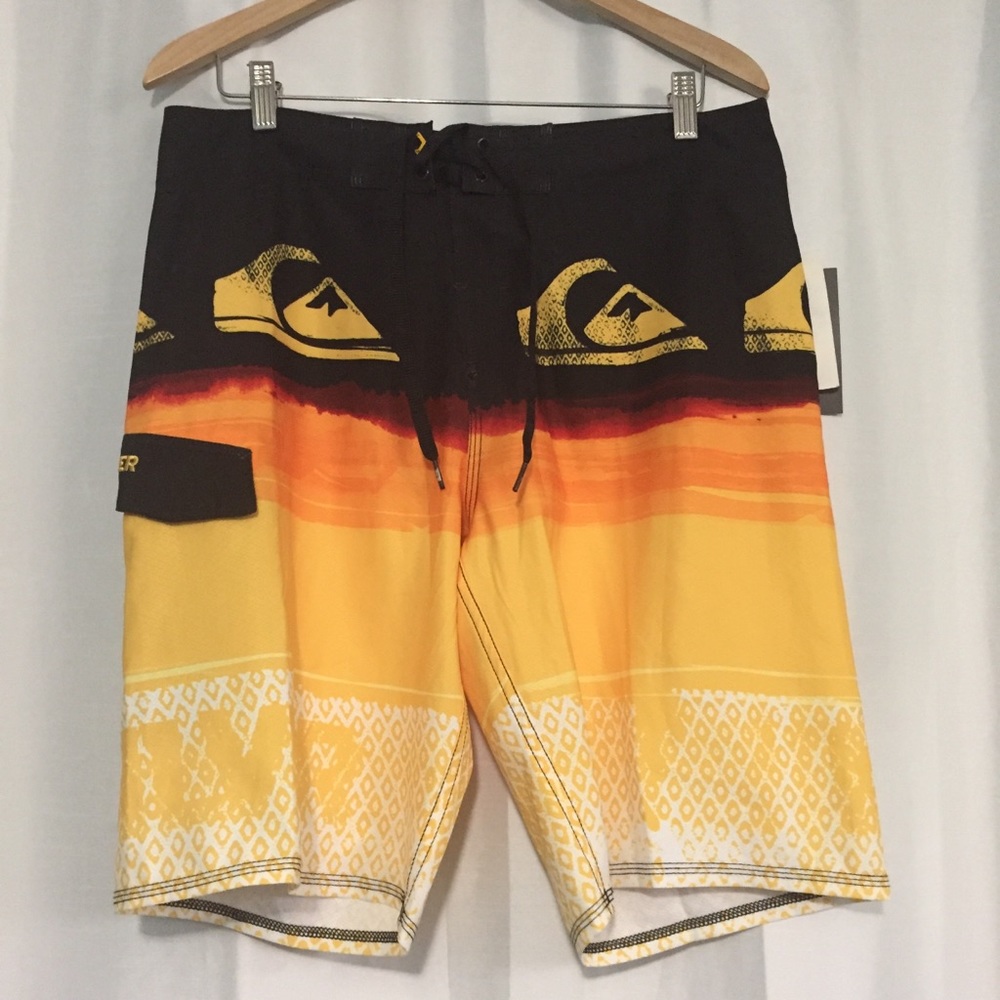 Quiksilver Men’s 32 Orange Black Long Boardshorts